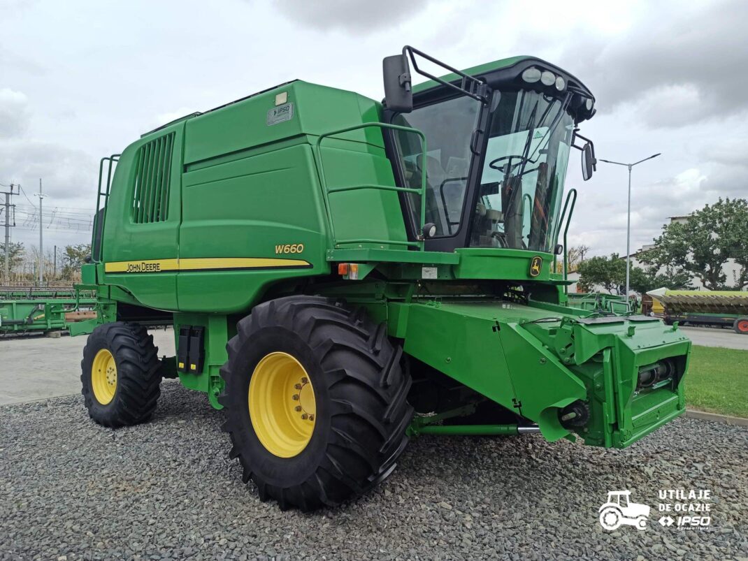 John Deere W660 + Header paioase
