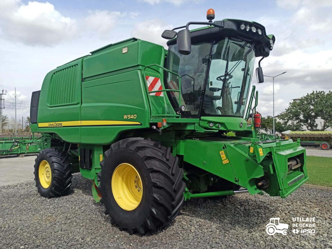John Deere W540 + Header paioase