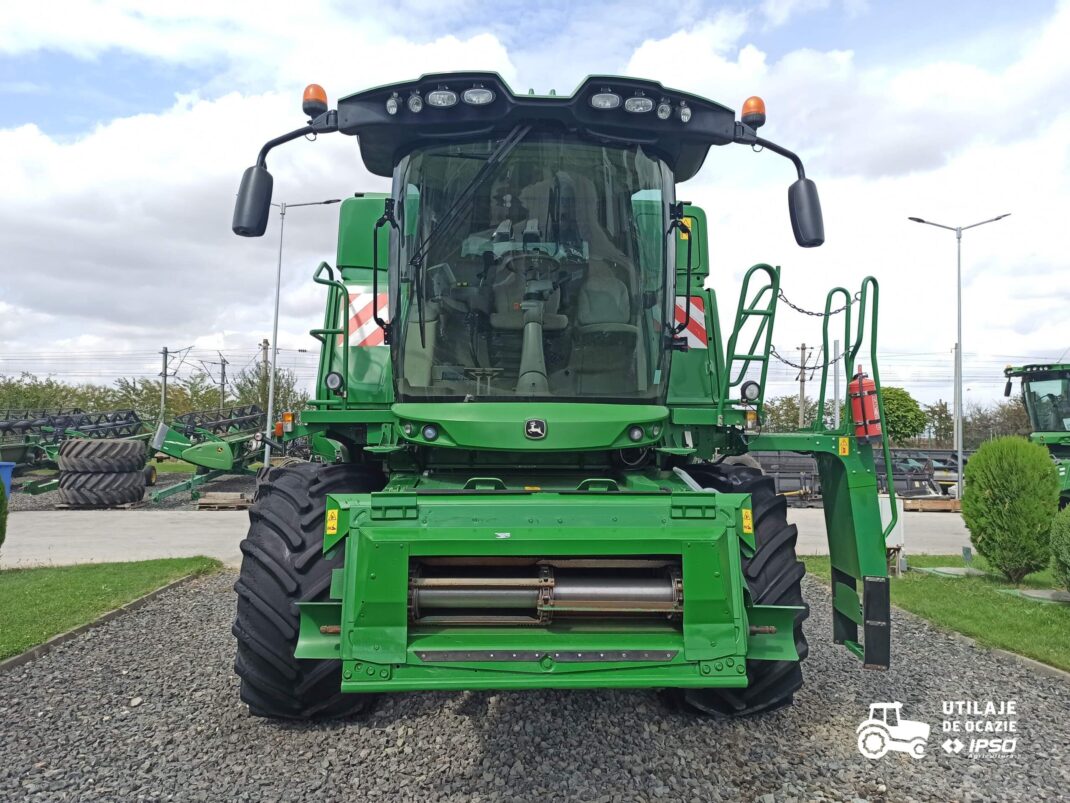 John Deere W540 + Header paioase