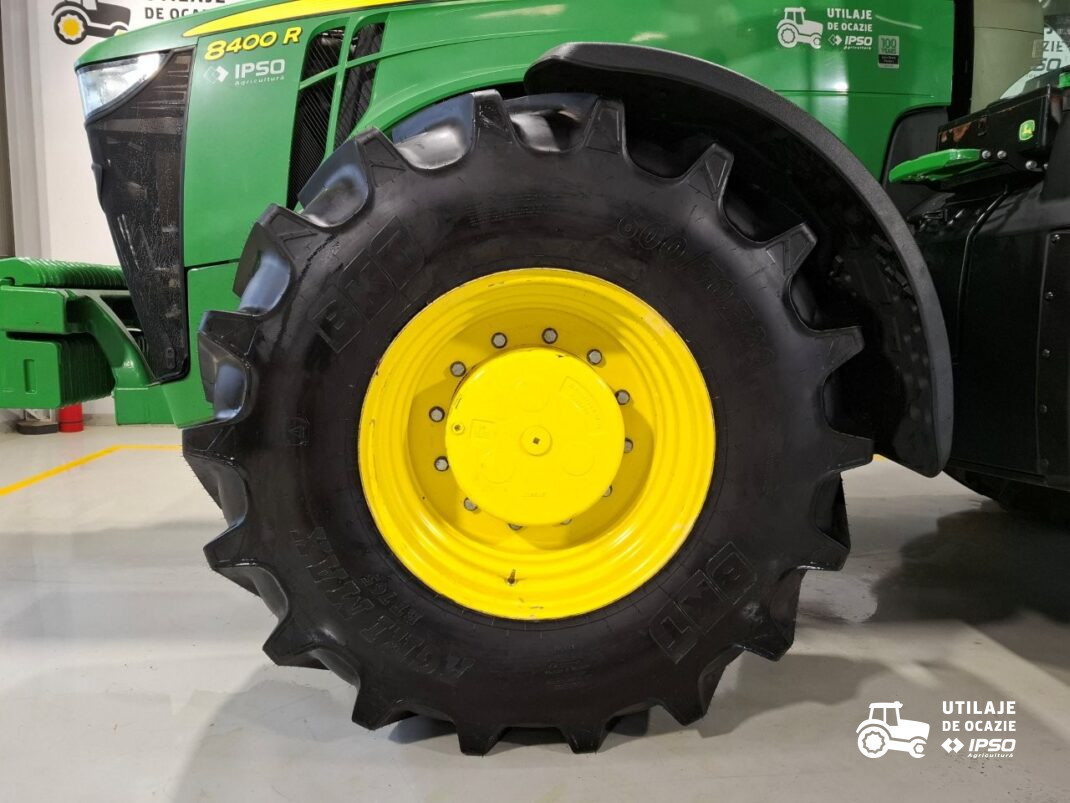 John Deere 8400R (anvelope Noi)
