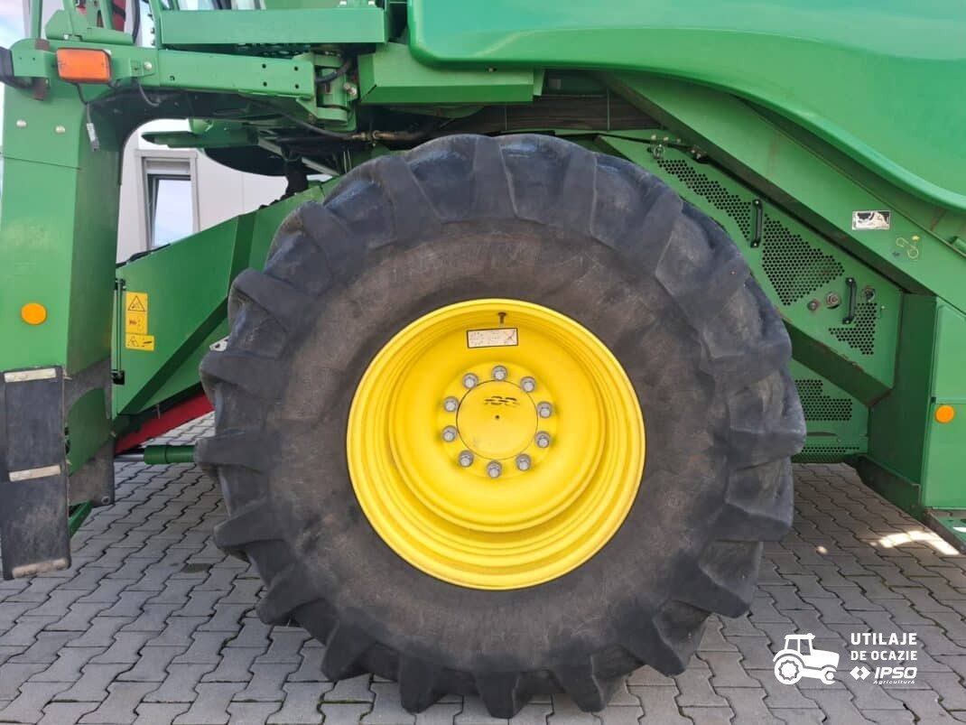 John Deere T660i + Header 625R