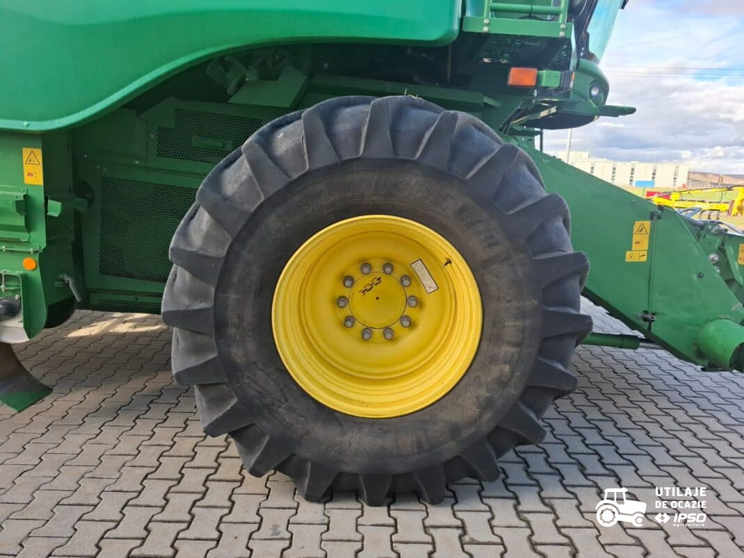 John Deere T660i + Header 625R