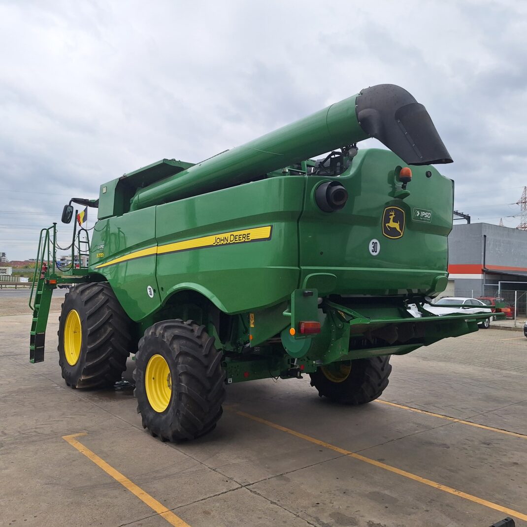 John Deere S770 + Header paioase