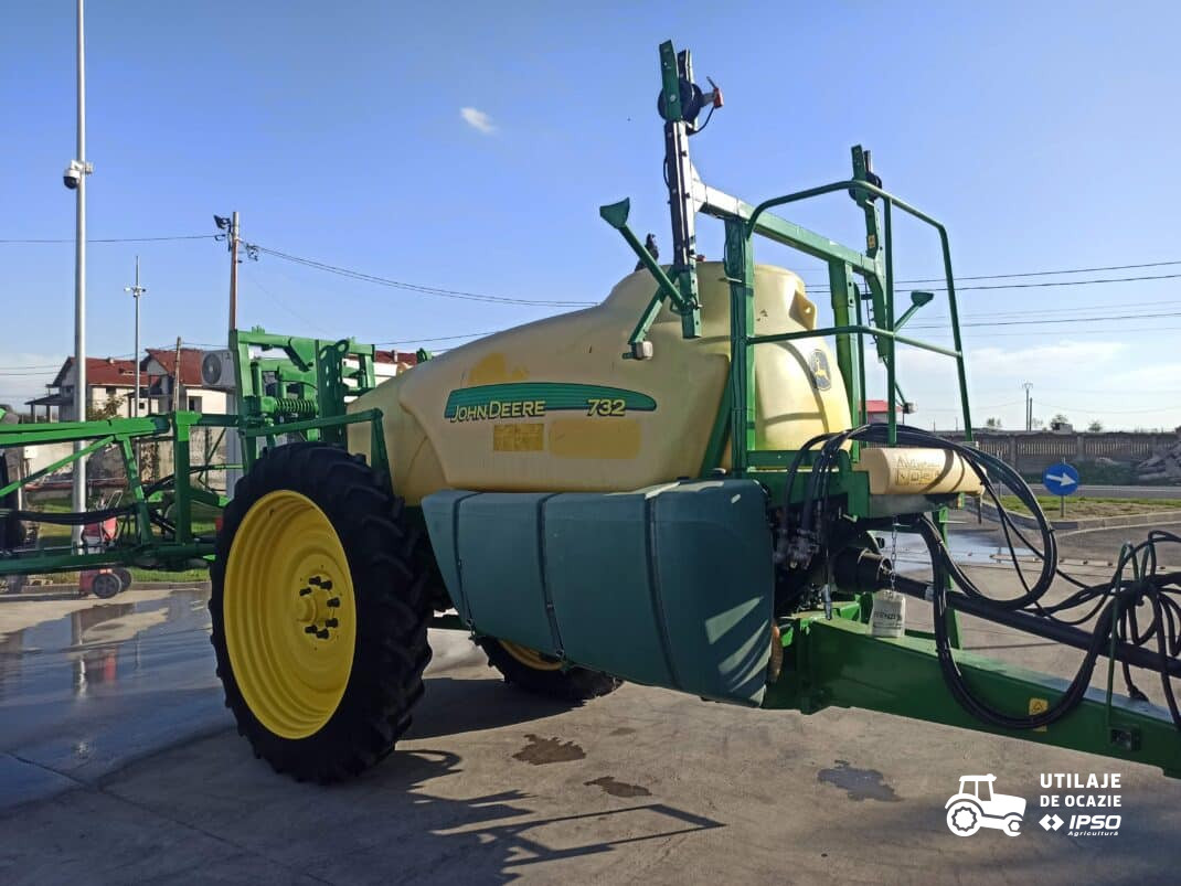 Sprayer tractat John Deere 732