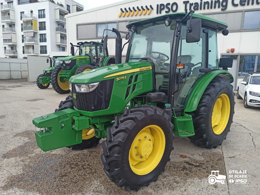 John Deere 5075E