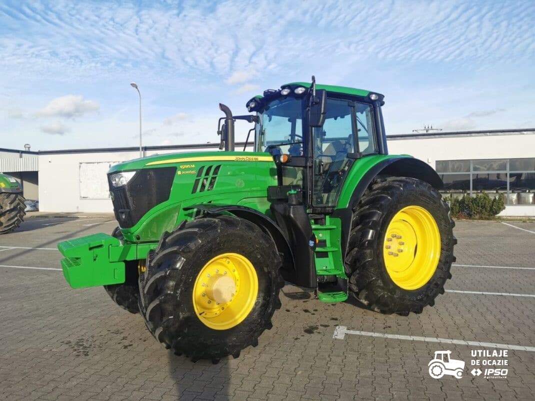 John Deere 6195M