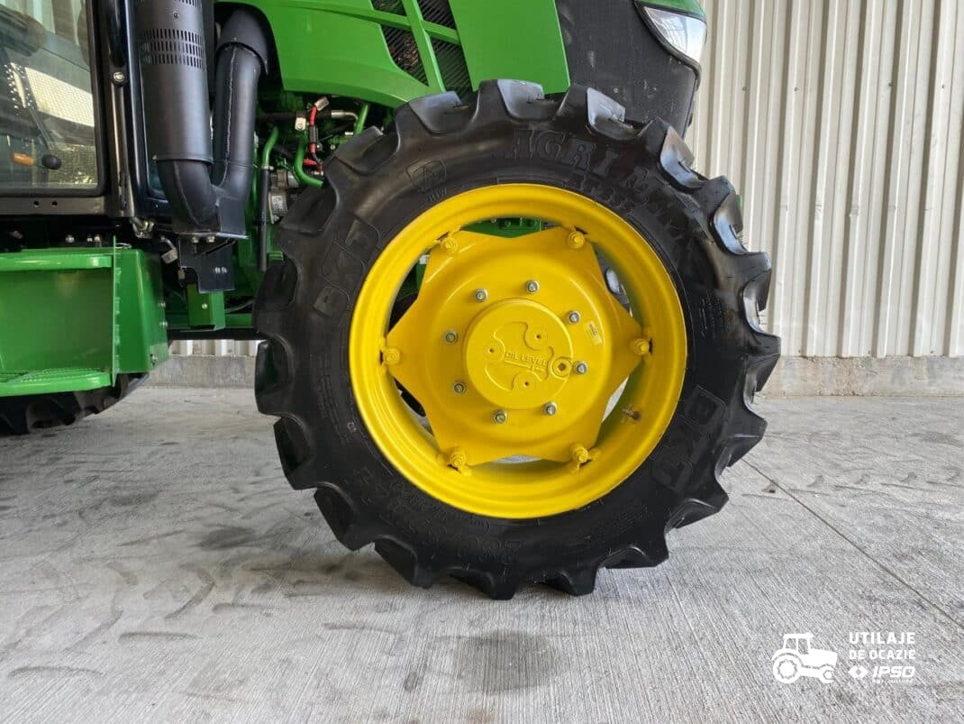 John Deere 5067E