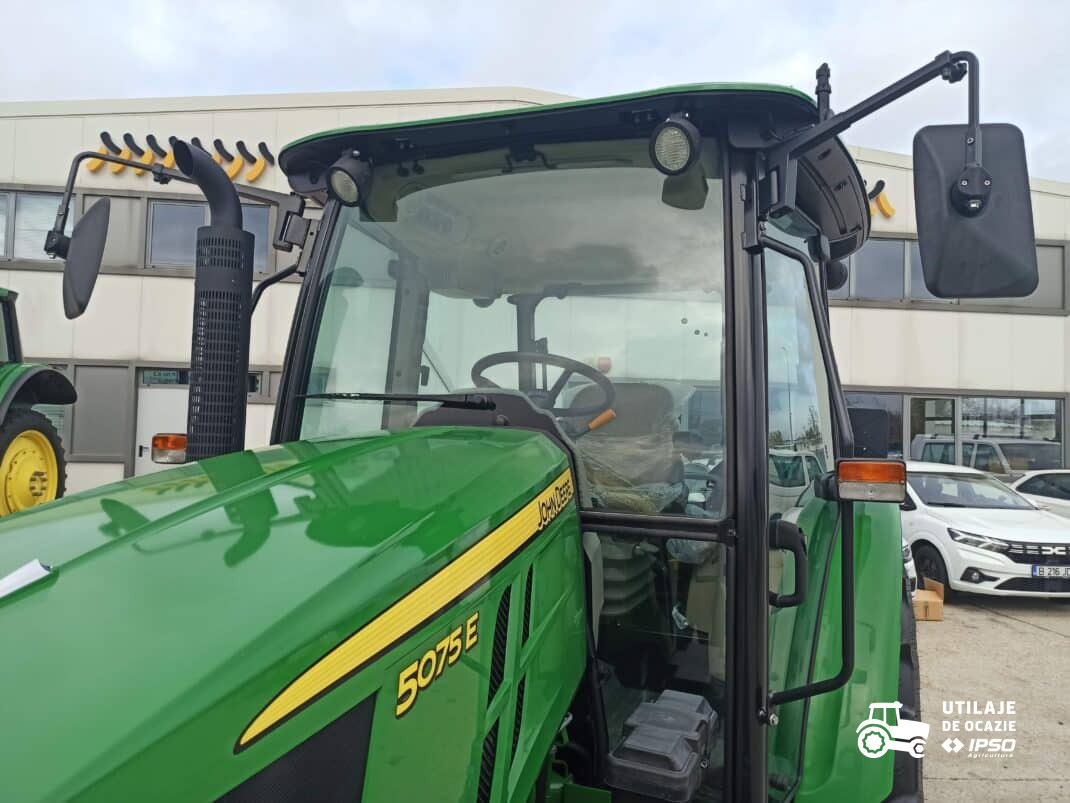 John Deere 5075E