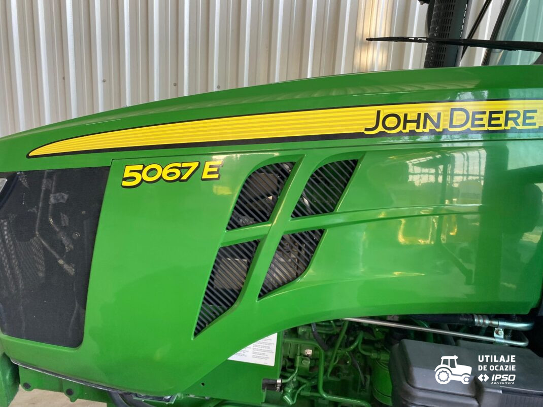 John Deere 5067E