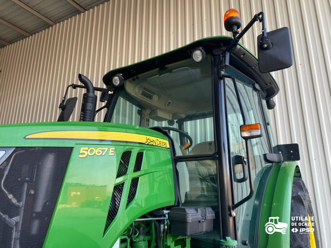 John Deere 5067E