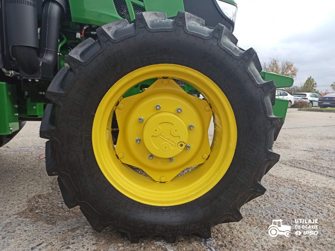 John Deere 5075E