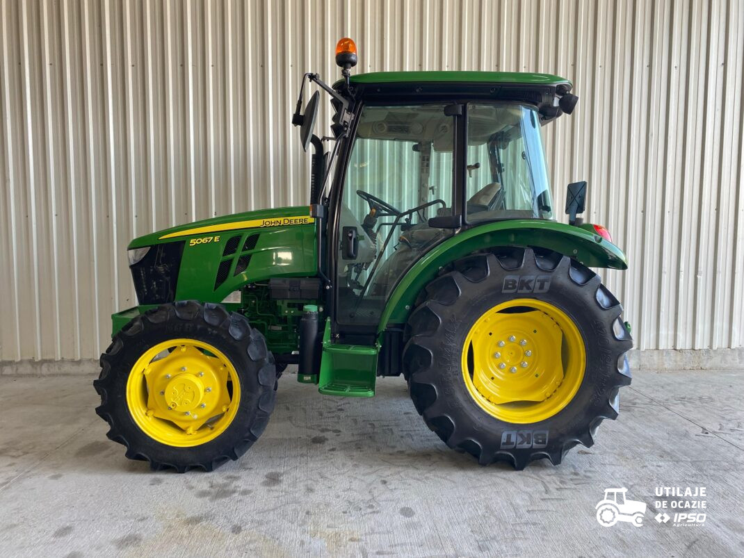 John Deere 5067E