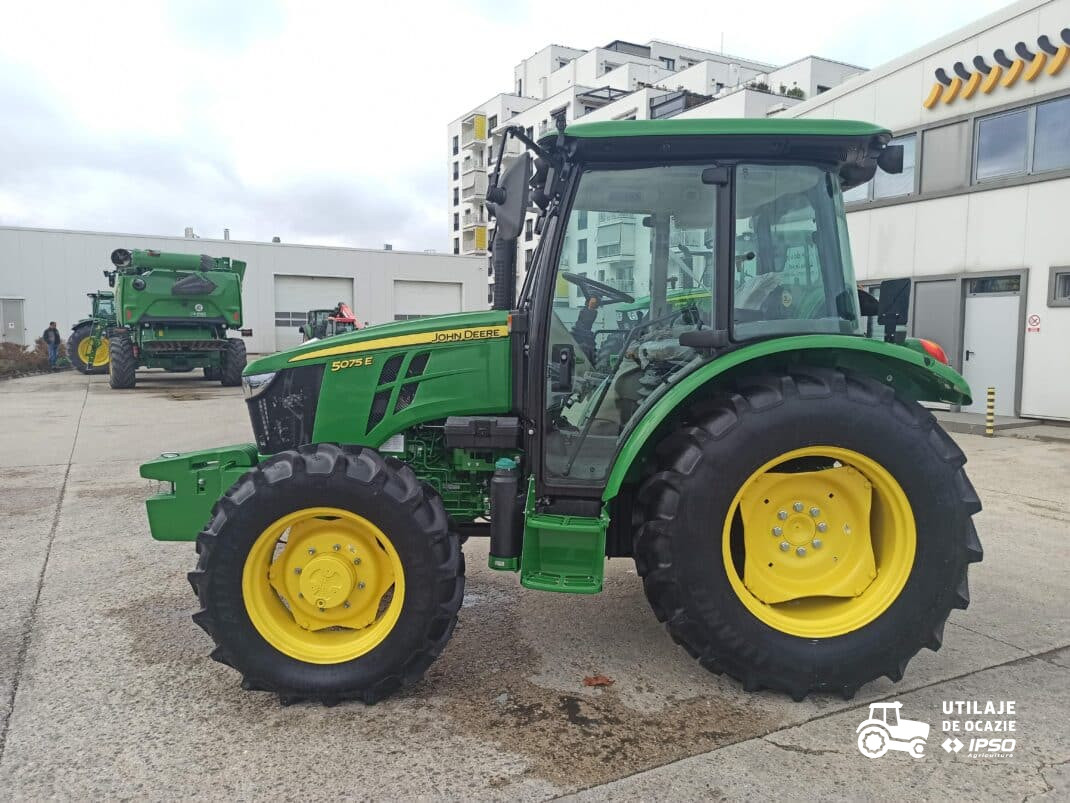 John Deere 5075E