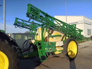 Sprayer tractat John Deere 732