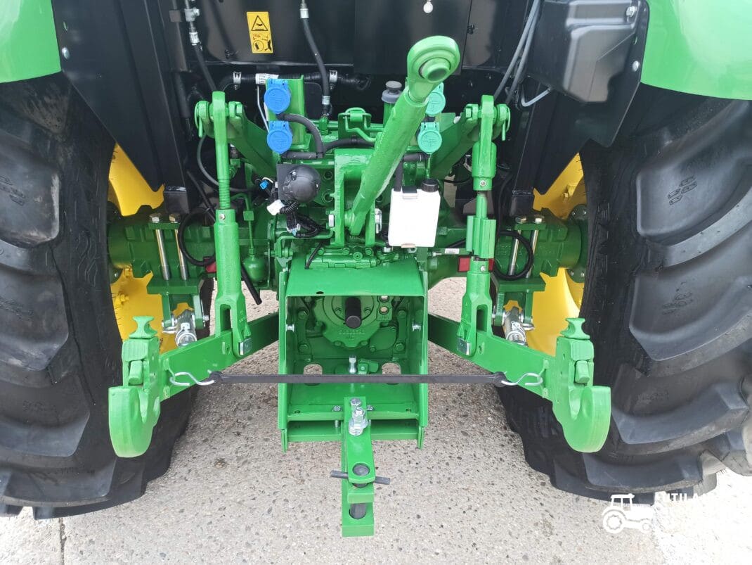 John Deere 5075E