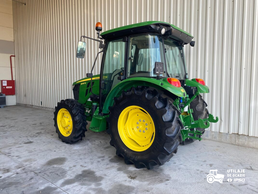 John Deere 5067E