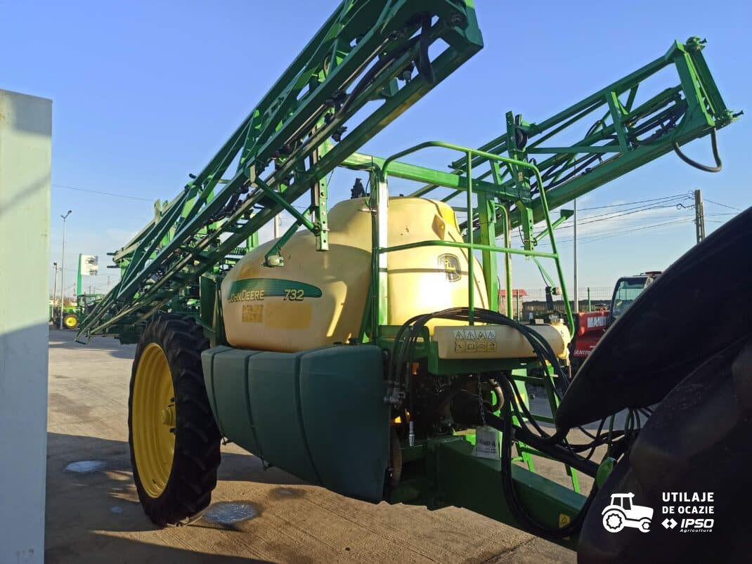 Sprayer tractat John Deere 732