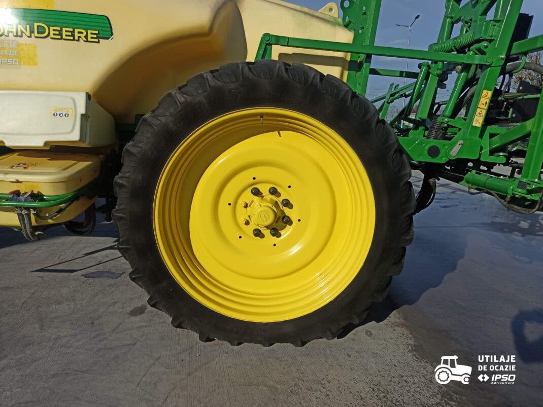 Sprayer tractat John Deere 732