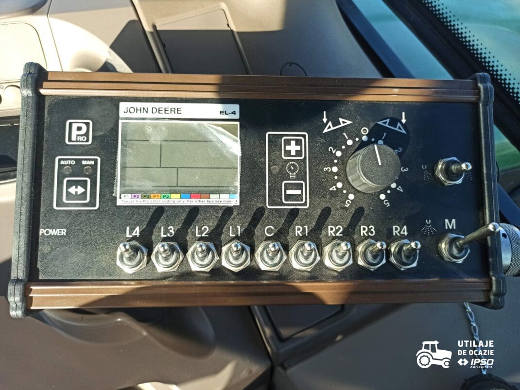 Sprayer tractat John Deere 732