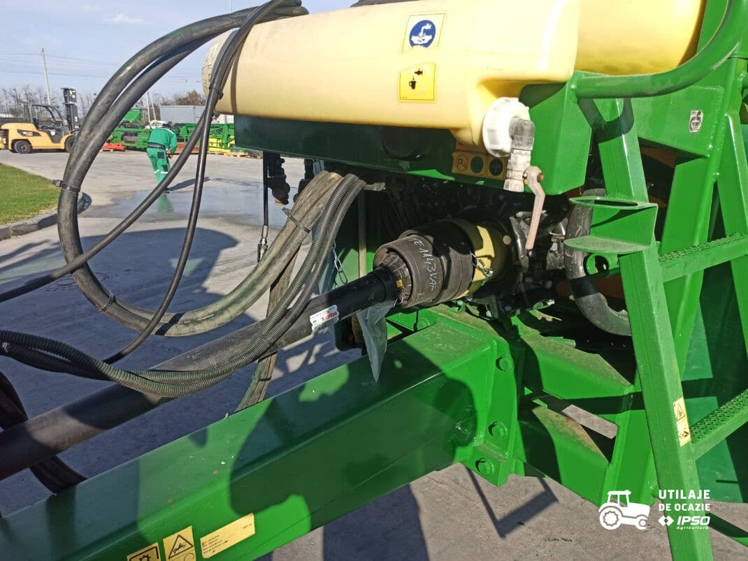 Sprayer tractat John Deere 732