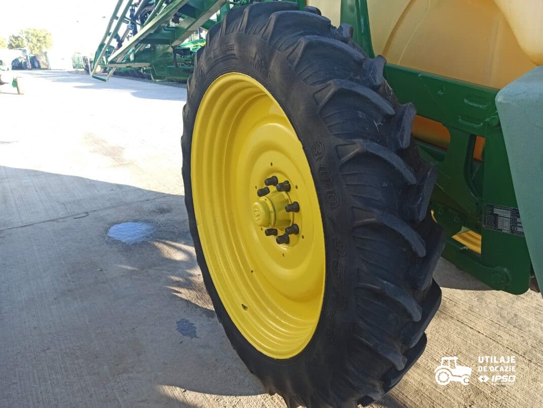 Sprayer tractat John Deere 732