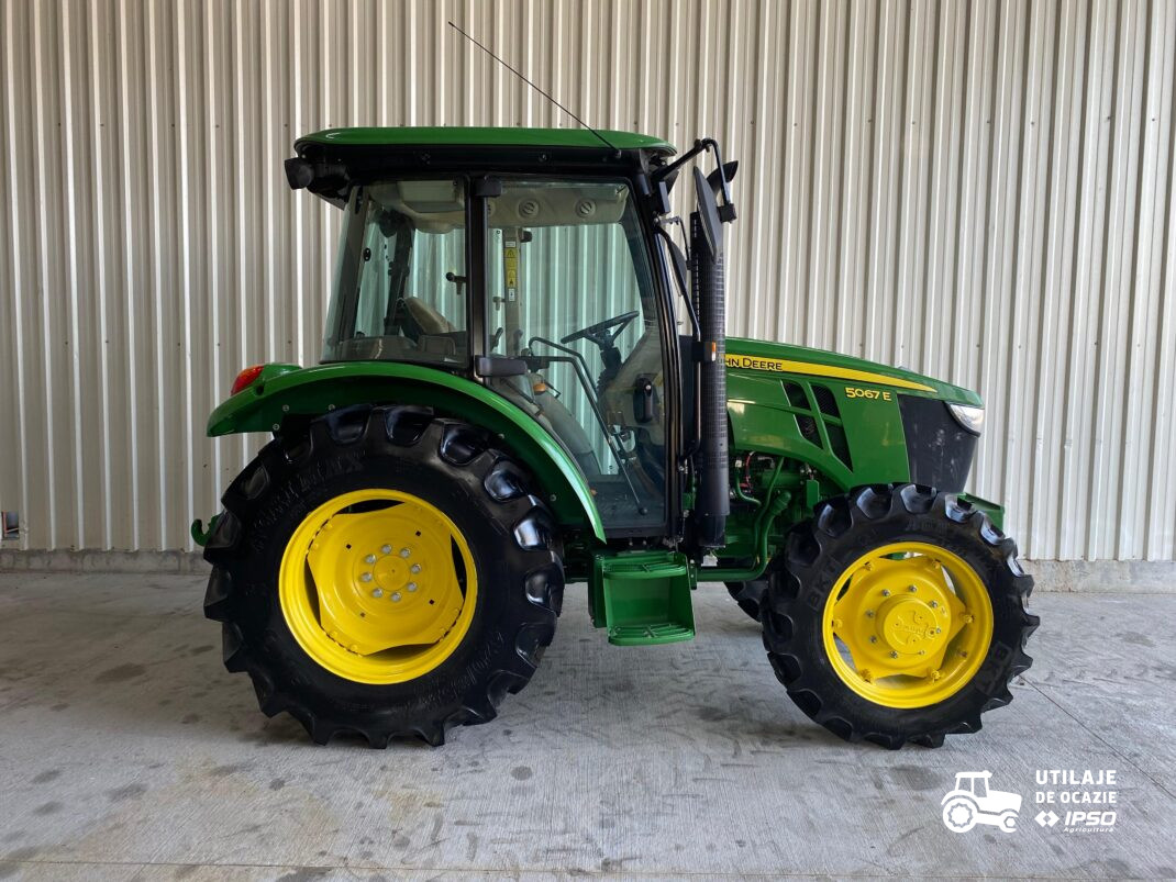 John Deere 5067E