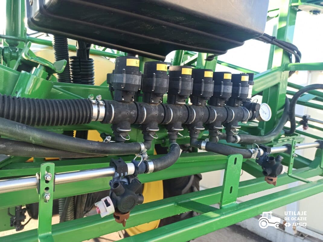 Sprayer tractat John Deere 732