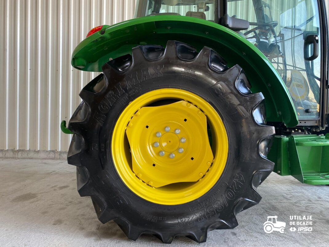 John Deere 5067E