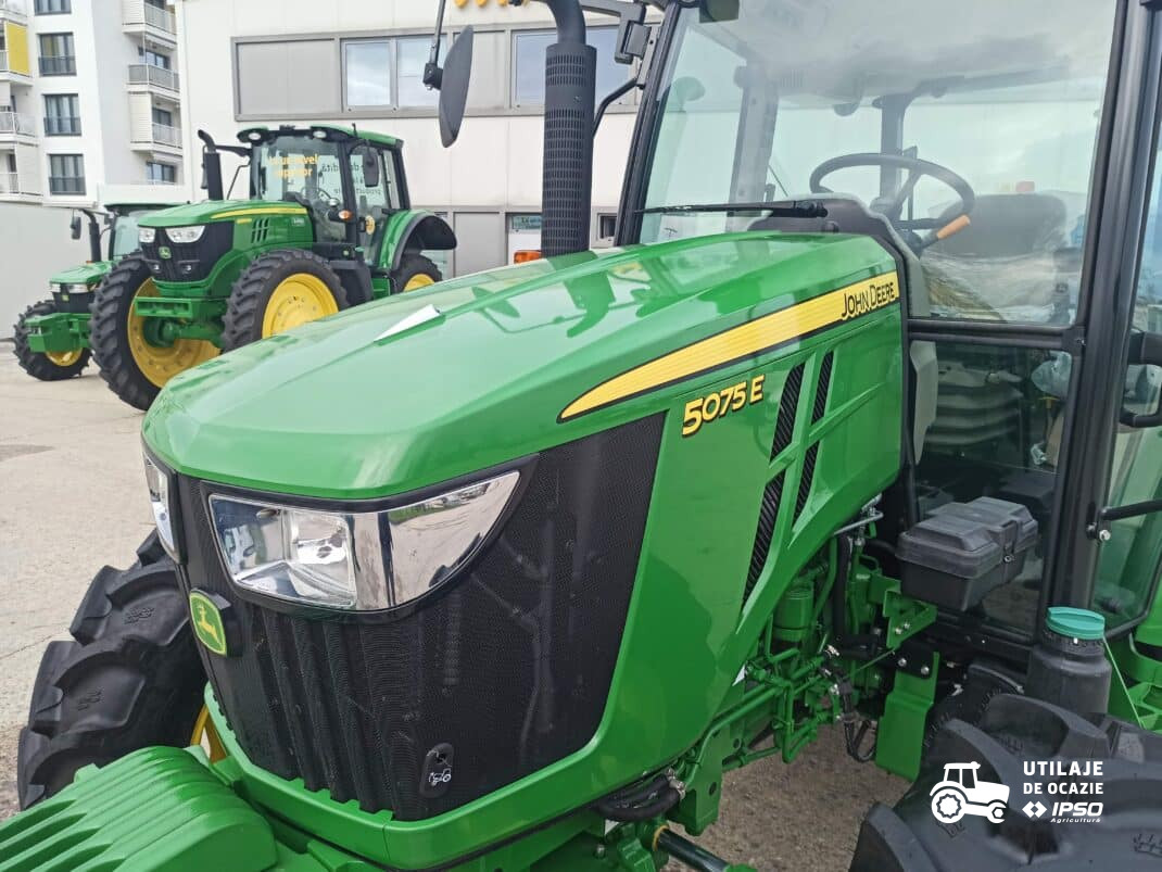 John Deere 5075E