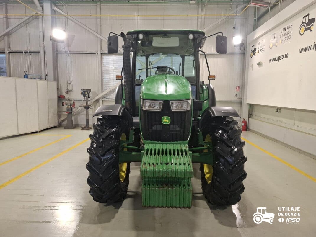 Tractor John Deere model 5115M