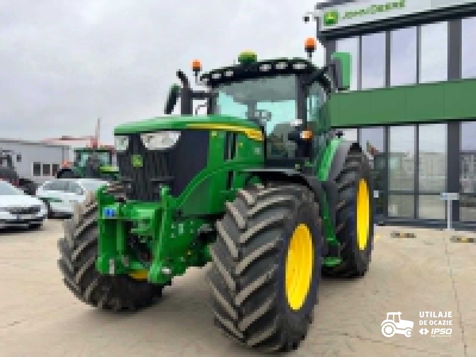 Tractor John Deere model  6R 215