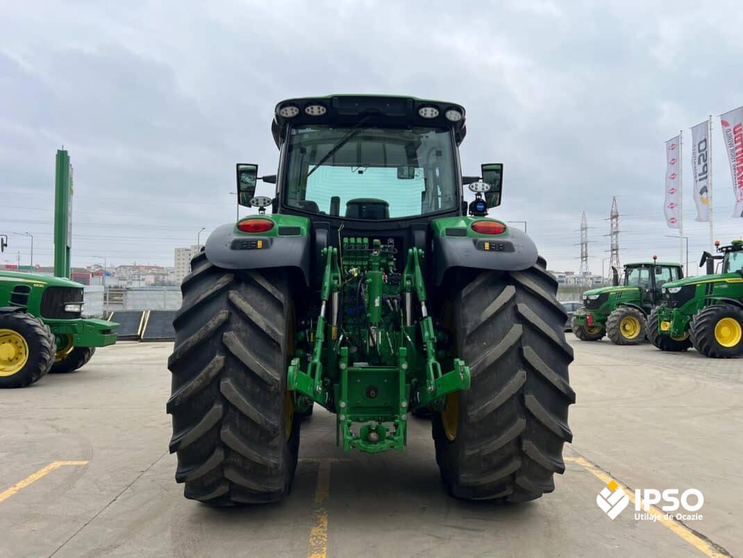 John Deere  6R 215