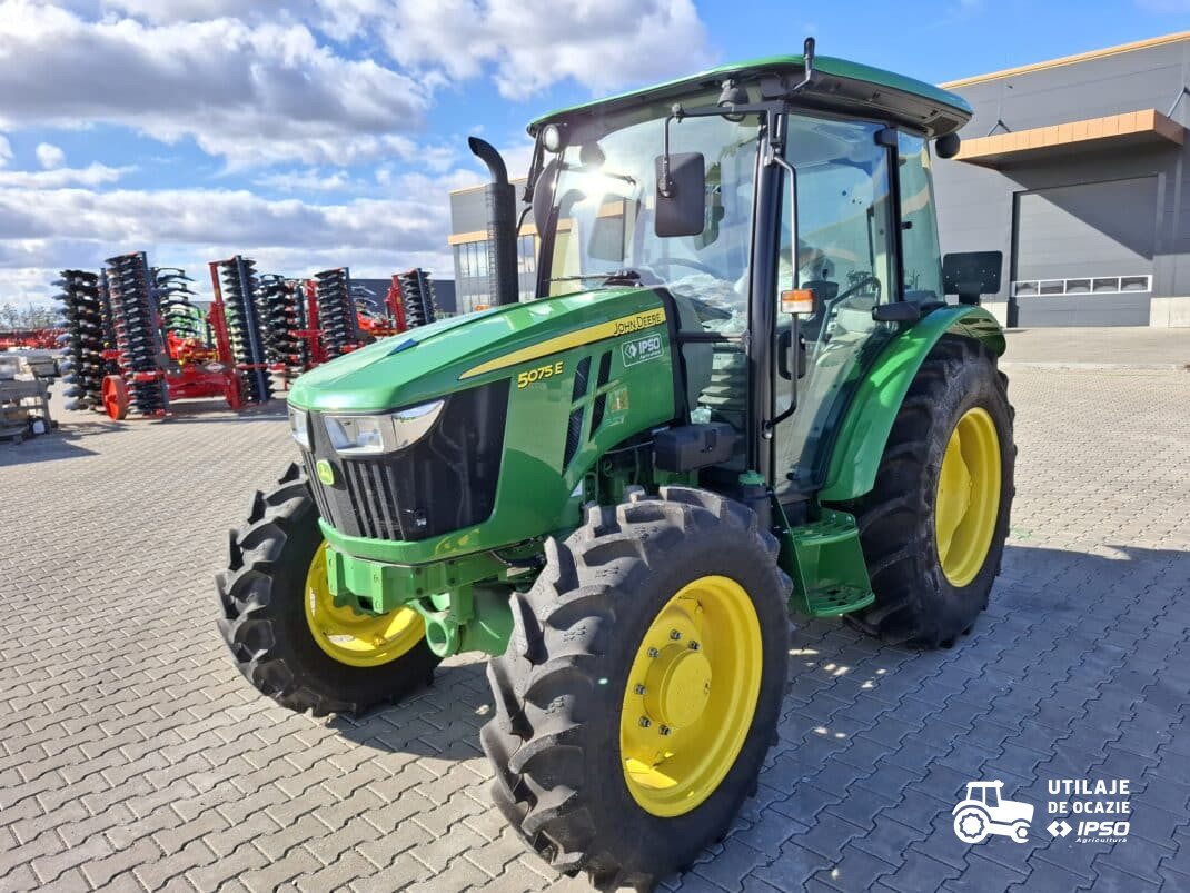 John Deere 5075E