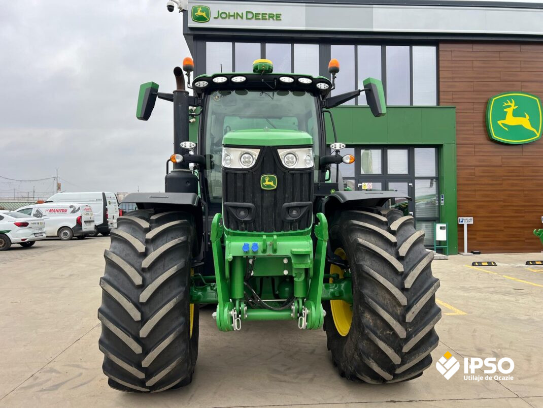 John Deere  6R 215