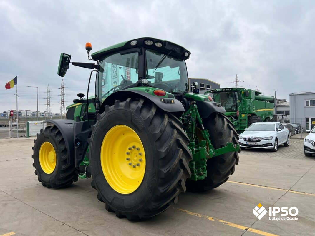 John Deere  6R 215