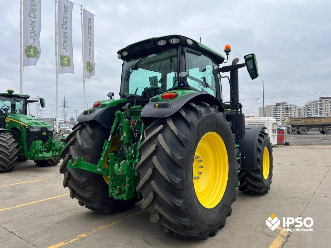 John Deere  6R 215
