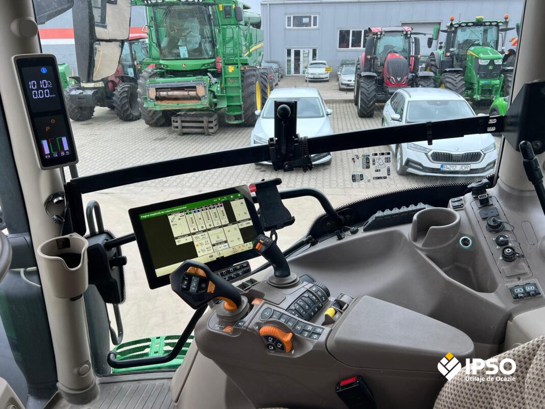 John Deere  6R 215