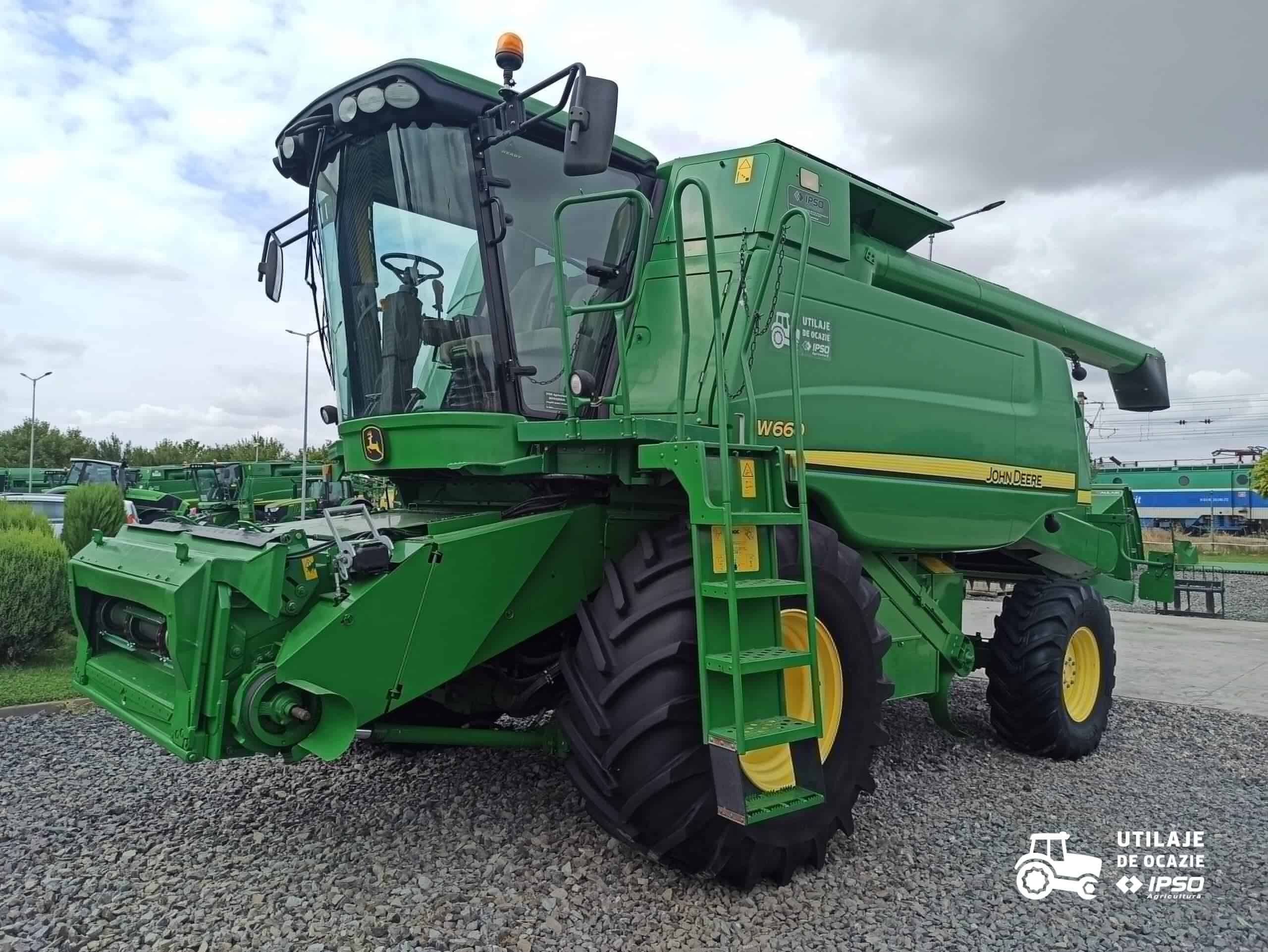John Deere W660 + Header paioase