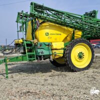 Sprayer tractat John Deere M740