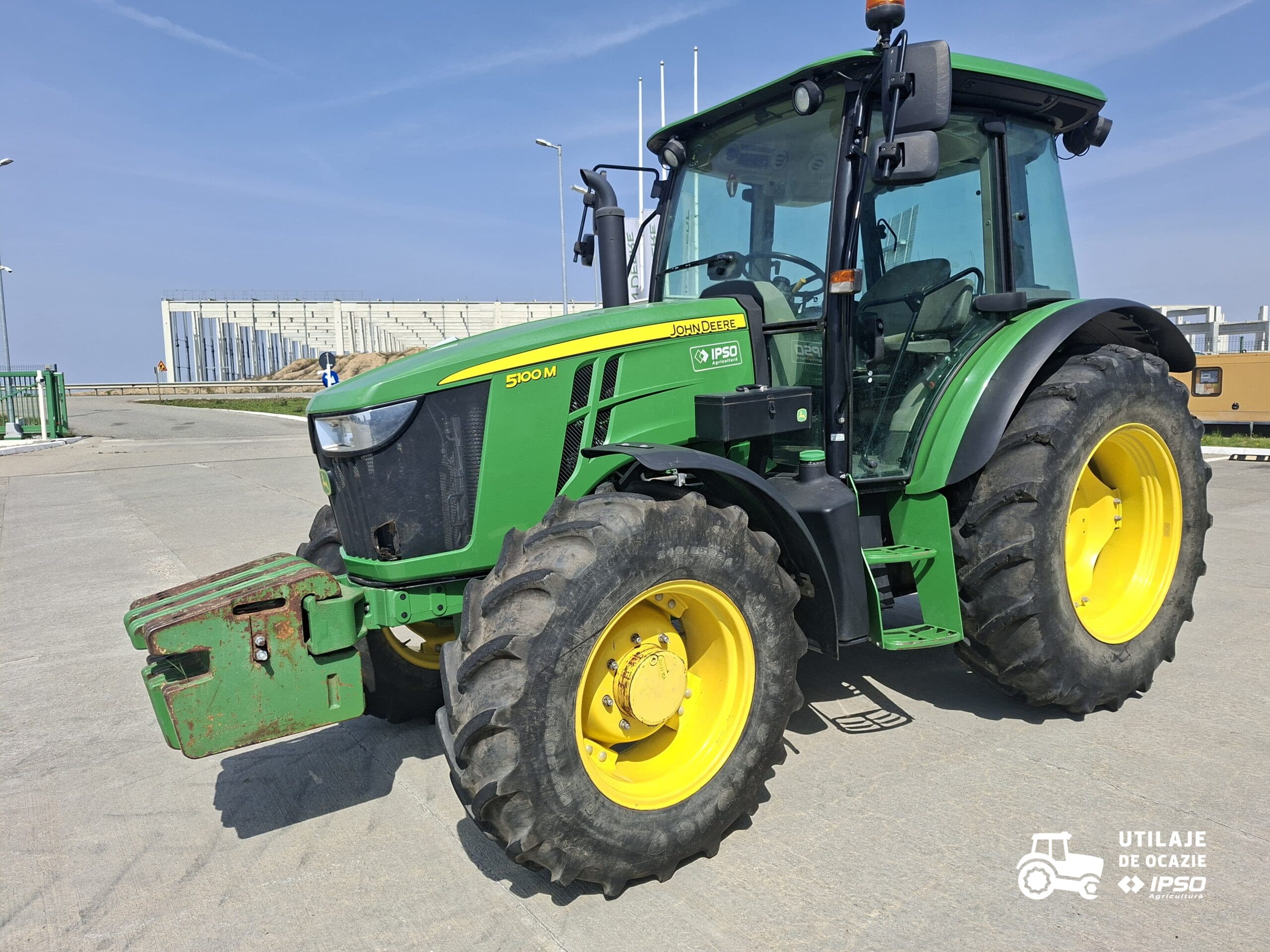 Tractor John Deere model 5100M + roti inguste