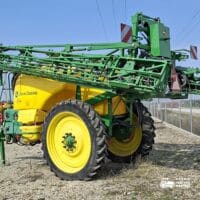 Sprayer tractat John Deere M740