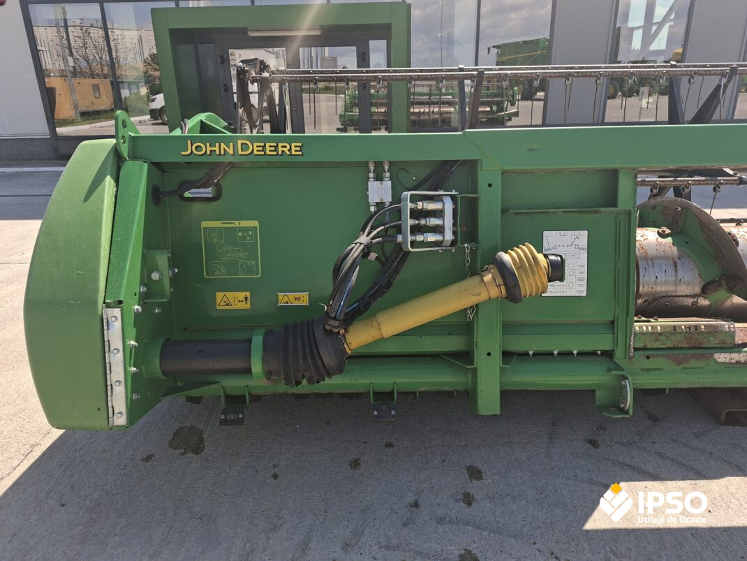 John Deere W440 + Header paioase