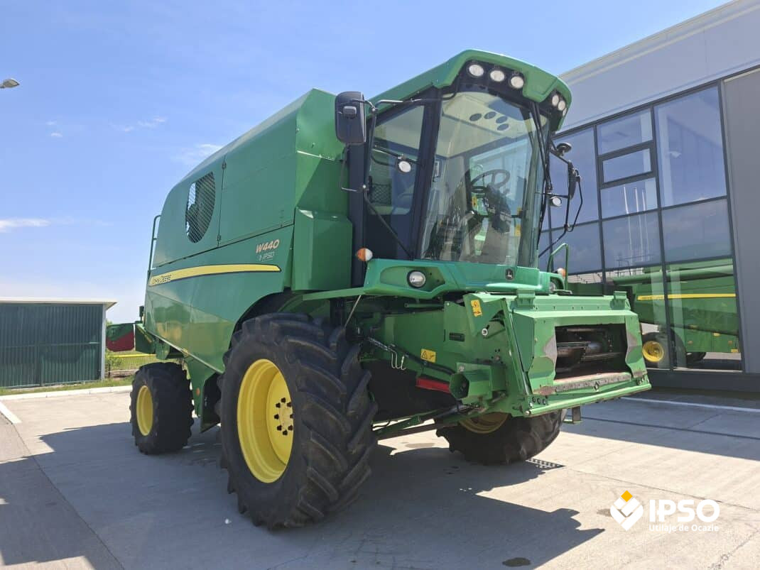 John Deere W440 + Header paioase