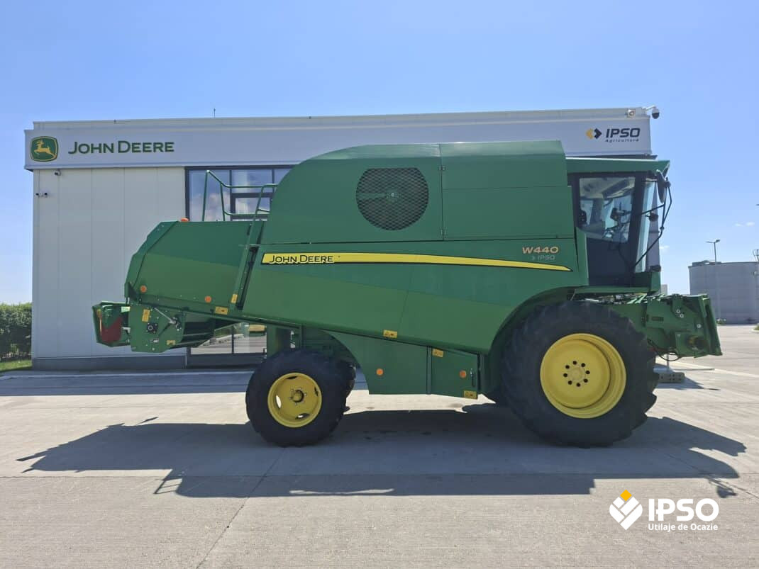 John Deere W440 + Header paioase