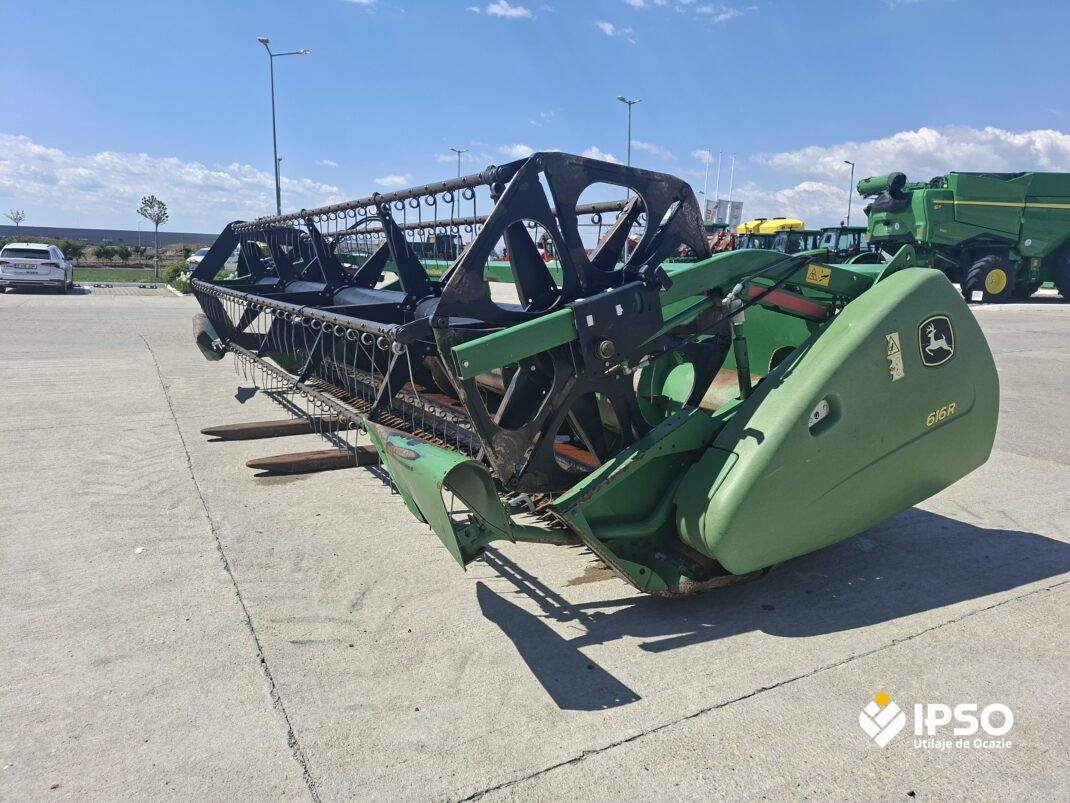 John Deere W440 + Header paioase