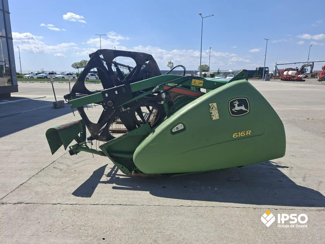 John Deere W440 + Header paioase