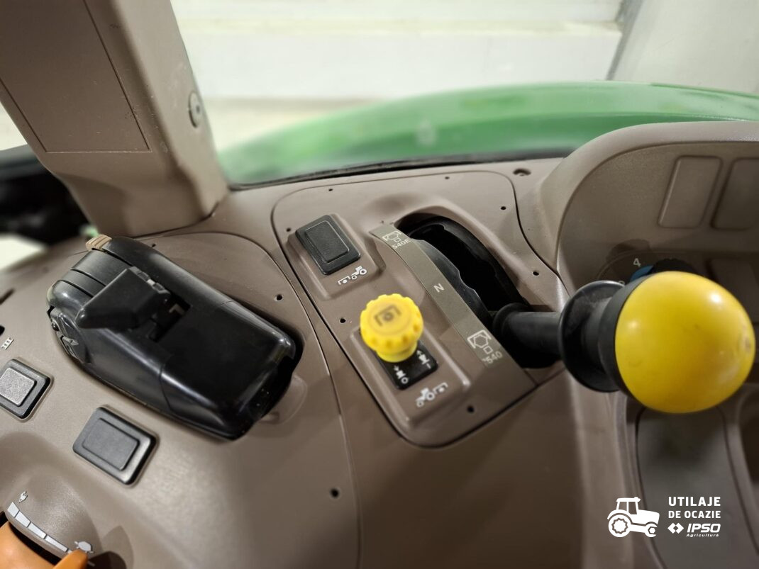 John Deere 5105M