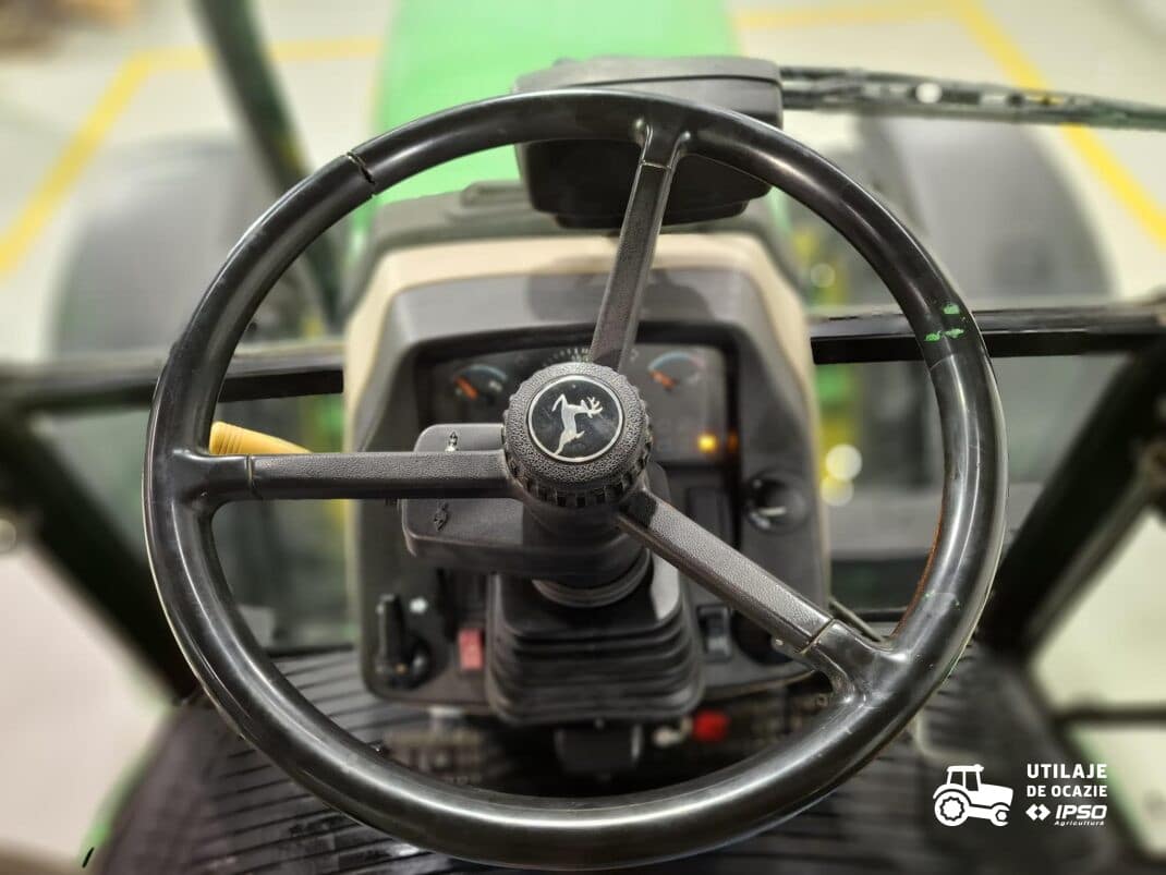 John Deere 5105M