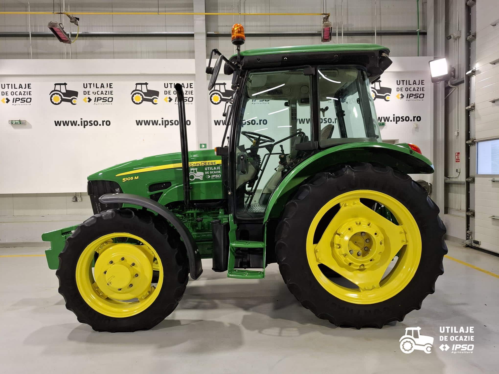 John Deere 5105M