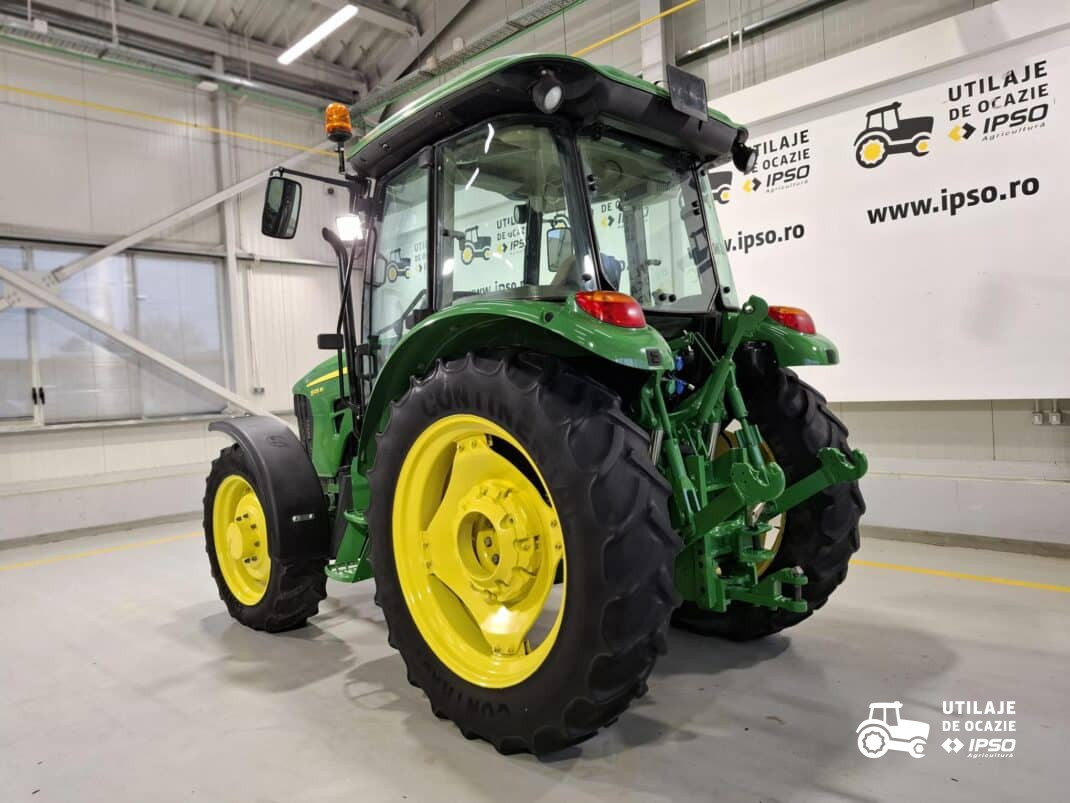 John Deere 5105M